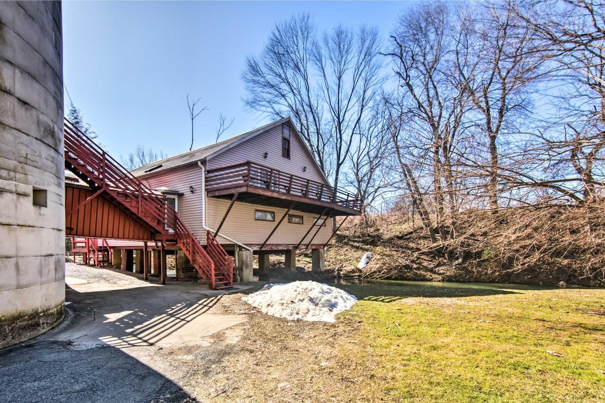 Runningwater Apartment In Lancaster With Deck المظهر الخارجي الصورة